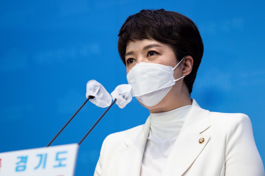 김은혜 국민의힘 의원이 6일 국회 소통관에서 기자회견을 열고 경기지사 출마를 선언하고 있다. 국회사진기자단=연합뉴스